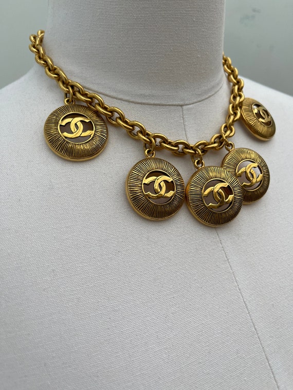 CHANEL CC Round Pendant Chain Choker Necklace Gold