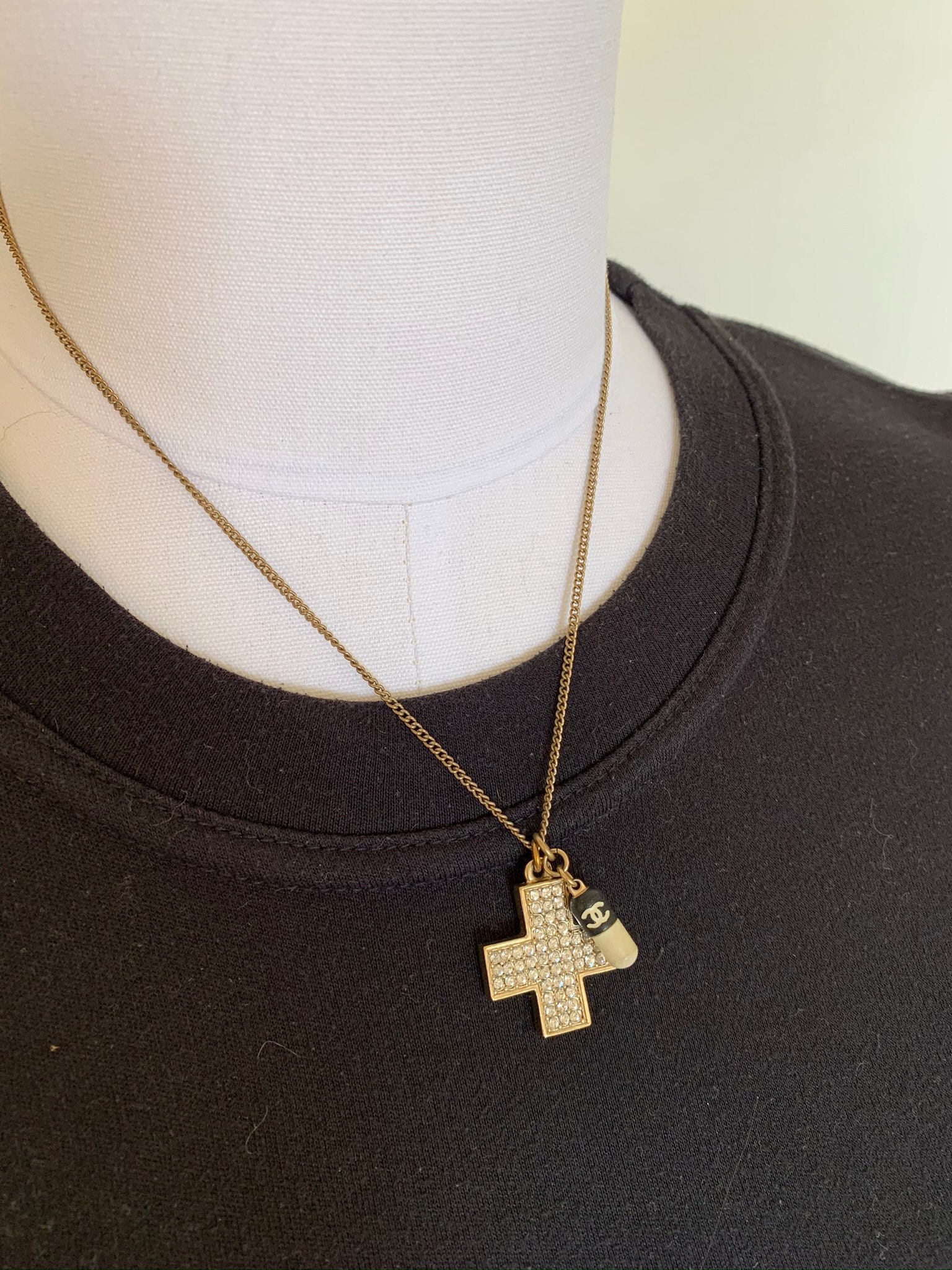 Chanel pill shop necklace