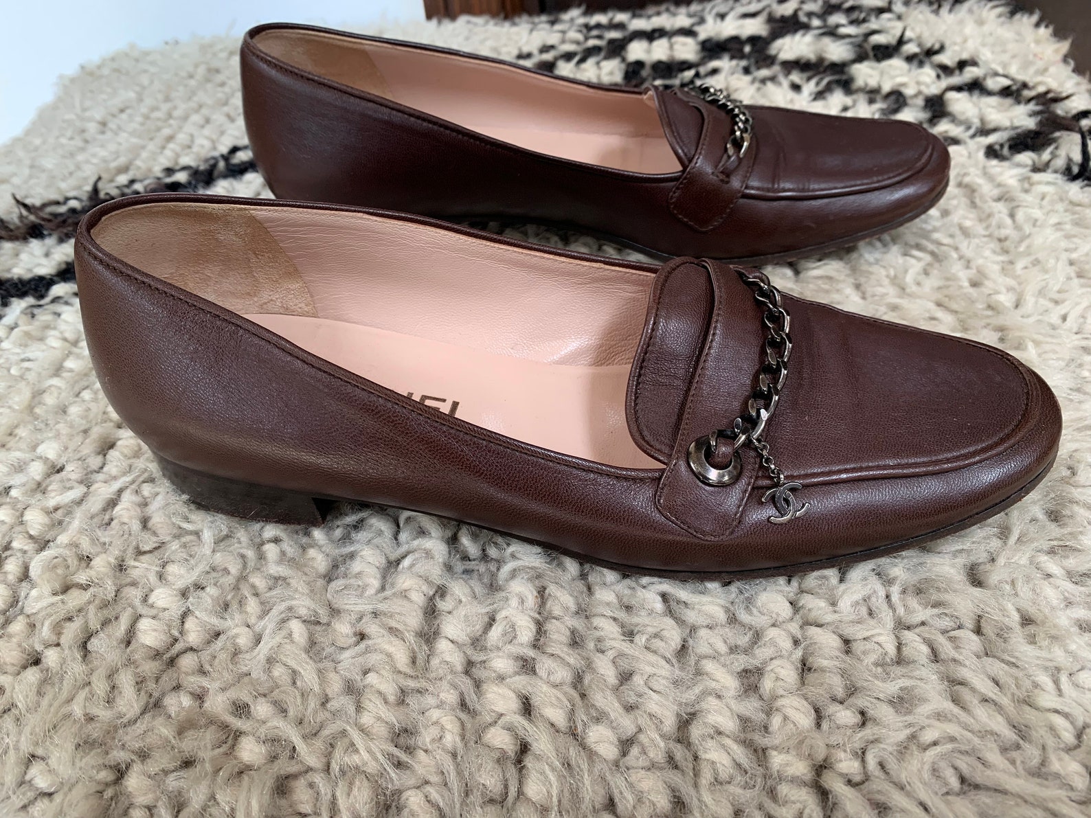 vintage chanel silver metal cc logo chain brown leather loafers flats driving shoes smoking slippers ballet flats eu 37 us 6 - 6 vintage chanel silver metal cc logo chain brown leather loafers flats driving shoes smoking slippers ballet flats eu 37 us 6 - 6