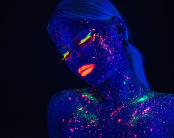 Body art UV fluorescent paint