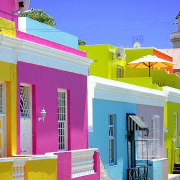 Fluorescent paint for exterior wall surface