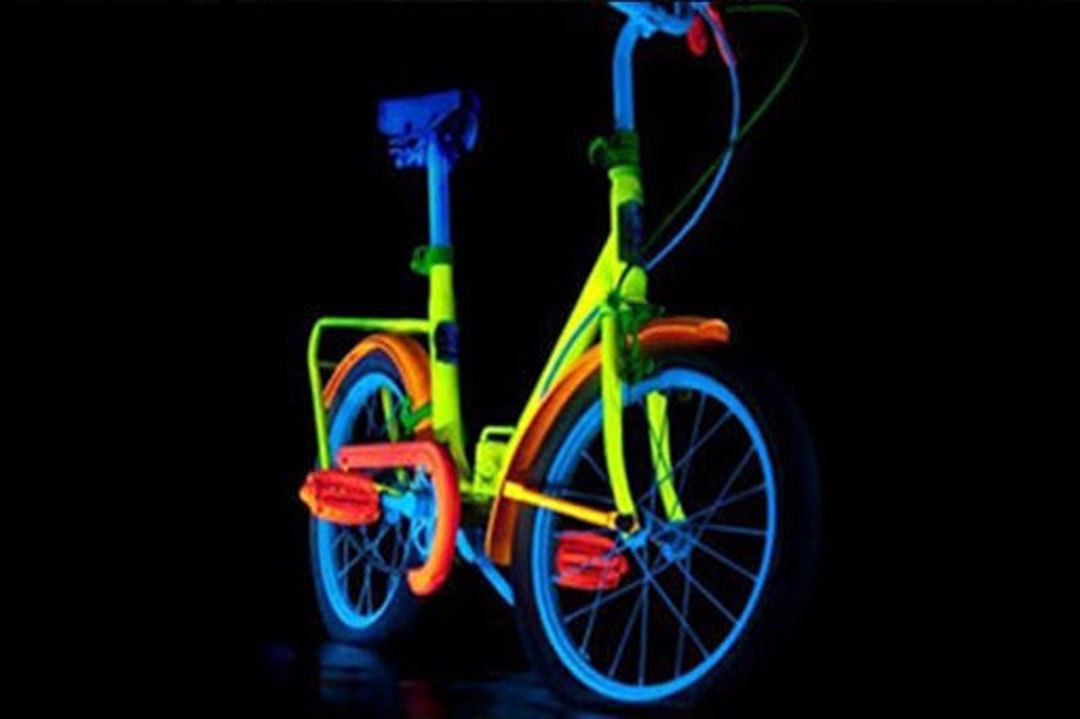 FLUORESCENT NEON PAINT for Metal Surfaces, Glows Under Uv Black Light