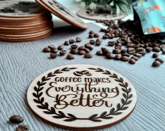 Posavasos de madera contrachapada de abedul: "El café lo hace todo mejor"