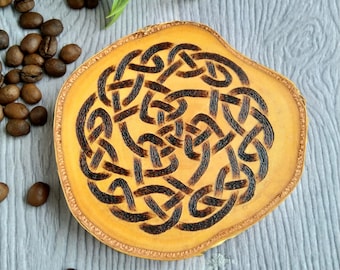Posavasos de madera de abedul con nudo celta: posavasos pirograbado para taza de café