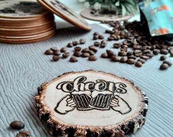 Posavasos de cerveza de madera de abedul artesanal: regalo de pirograbado "Cheers"