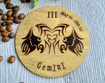 Posavasos de madera con el signo del zodiaco Géminis: regalo de pirograbado