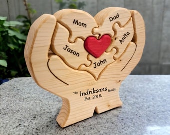 Rompecabezas familiar de madera con forma de corazón grabado: un regalo de recuerdo personalizado.