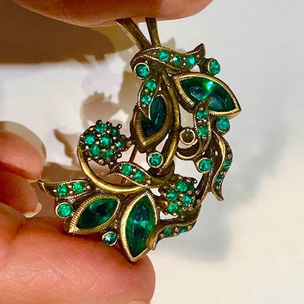 Vintage Hollycraft Pin -- Bright Emerald-Green Rhinestones set in Gold tone metal