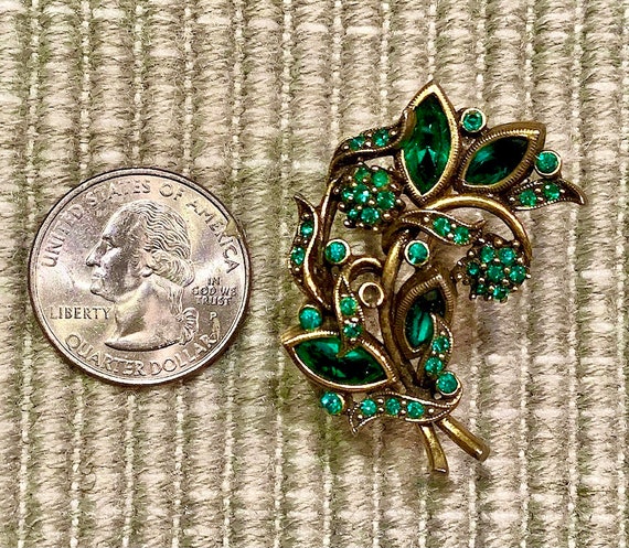 Vintage Hollycraft Pin -- Bright Emerald-Green Rh… - image 3