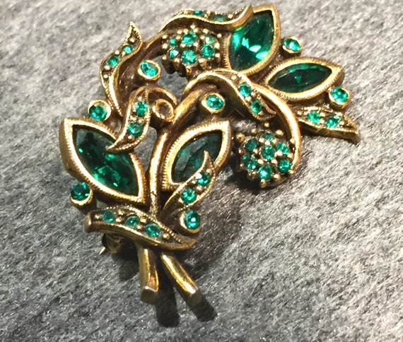 Vintage Hollycraft Pin -- Bright Emerald-Green Rh… - image 2