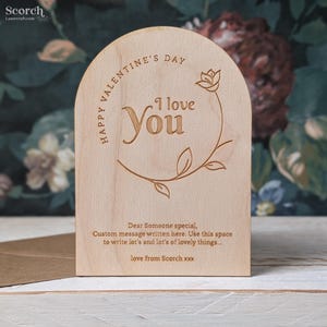Gewölbte Valentinstag Karte