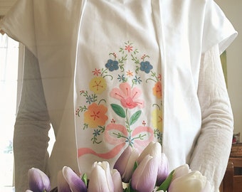 Brocante Edith Blouse with a Bouquet of Flowers and a Yellow Edge