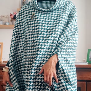 Wollen cape in jaren 60-stijl