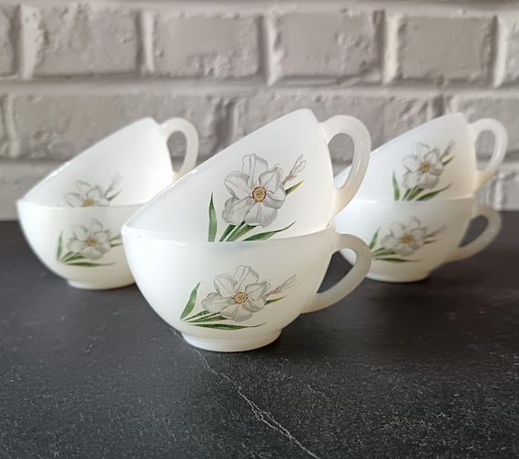 6 Arcopal tempered glass cups (12 cl), "Narcissus" design, vintage France