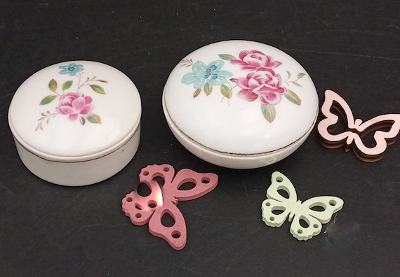 DUO porcelain ring sizing, pair of small boxes with lid, Porcelain flower decoration