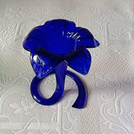 Beautiful trumpet VASE, in blown cobalt blue glass