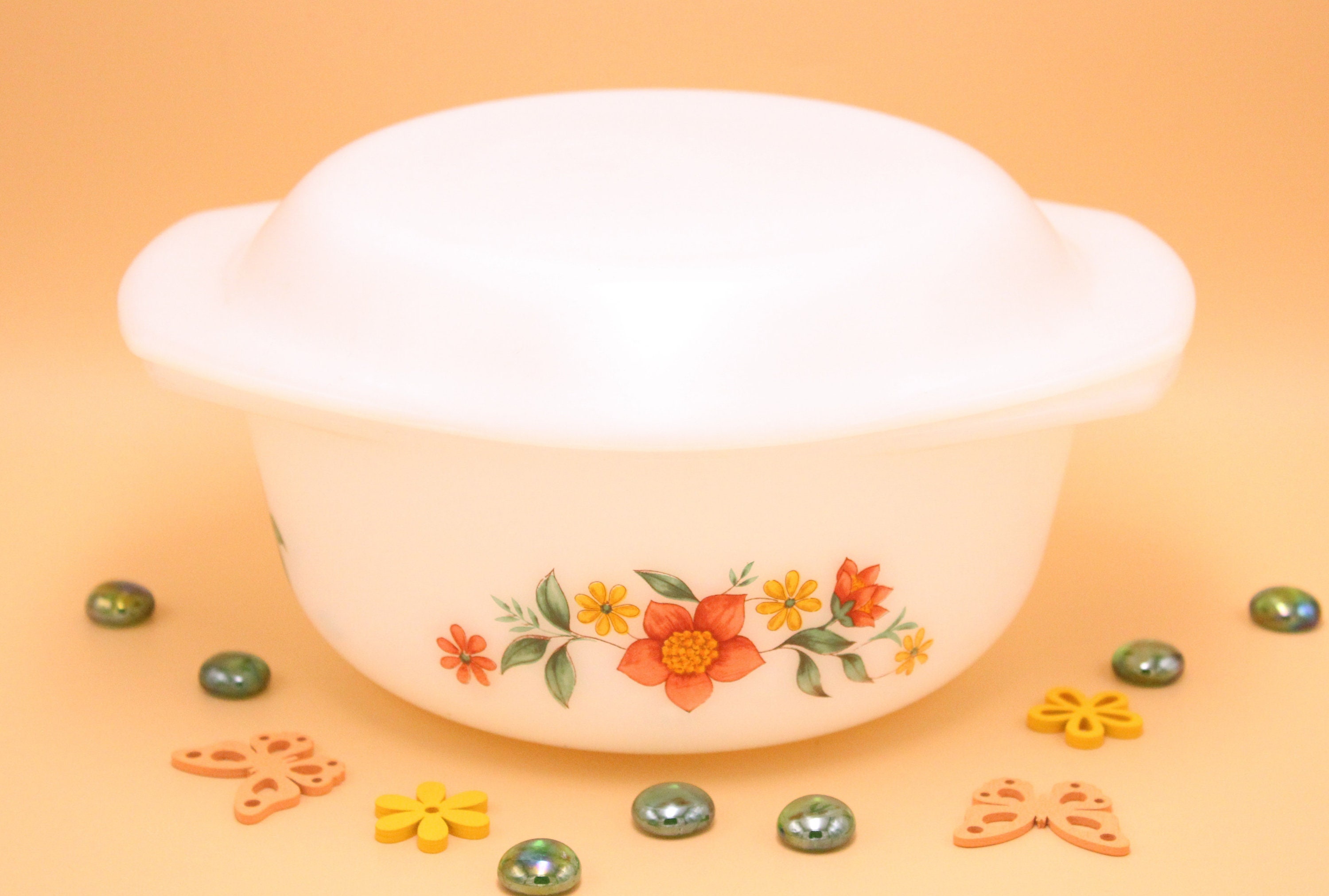 Cocotte Motif Narcisses Vintage Opaline Marque Arcopal, Années 80