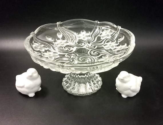 Cake or serving platter on a stand, made of molded glass, floral pattern