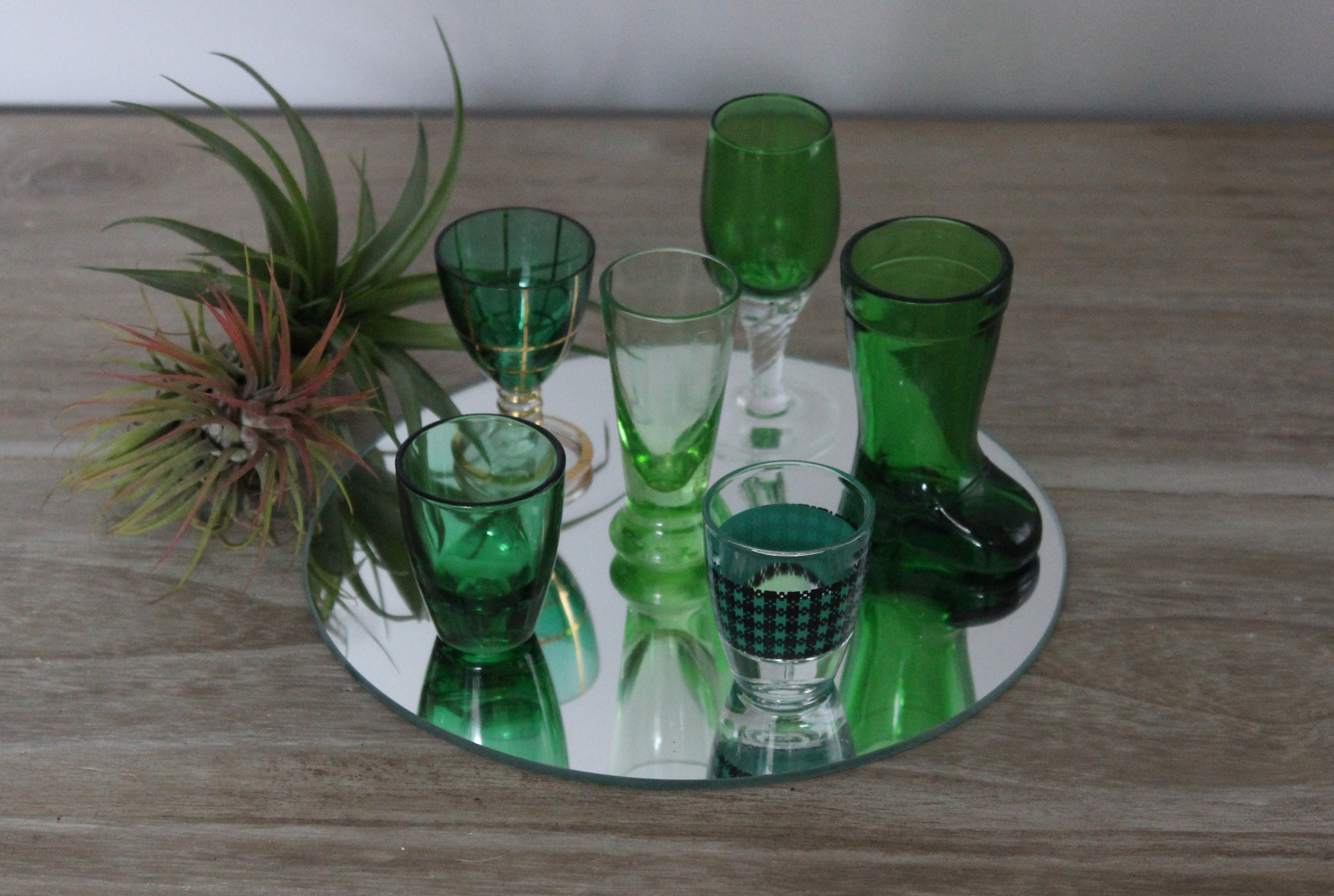 Lot of 6 vintage green liqueur glasses mismatched to give a new touch