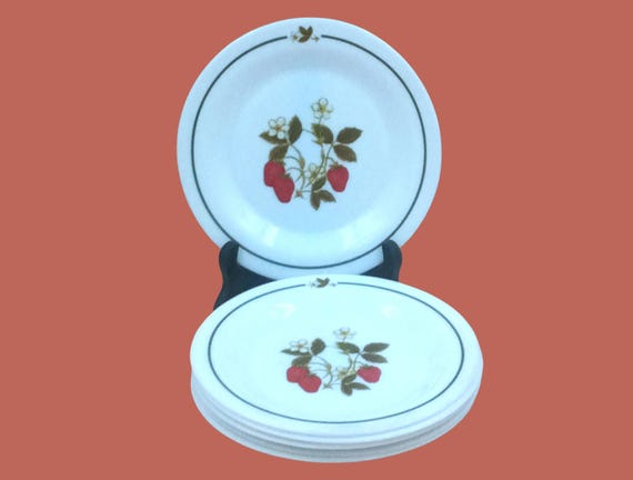 6 white opaline dessert PLATES decorated with strawberry motif Arcopal France