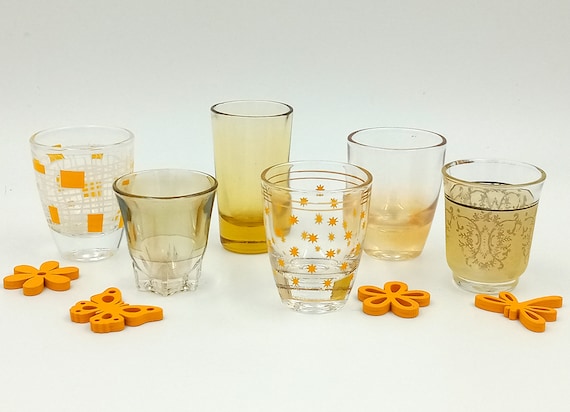 Set of 6 mismatched vintage yellow liquor glasses to give a modern touch to your table!