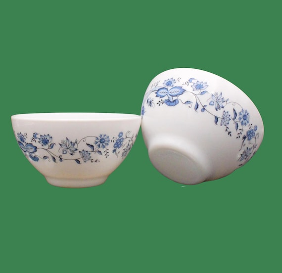 2 Arcopal "Aster" pattern bowls France vintage