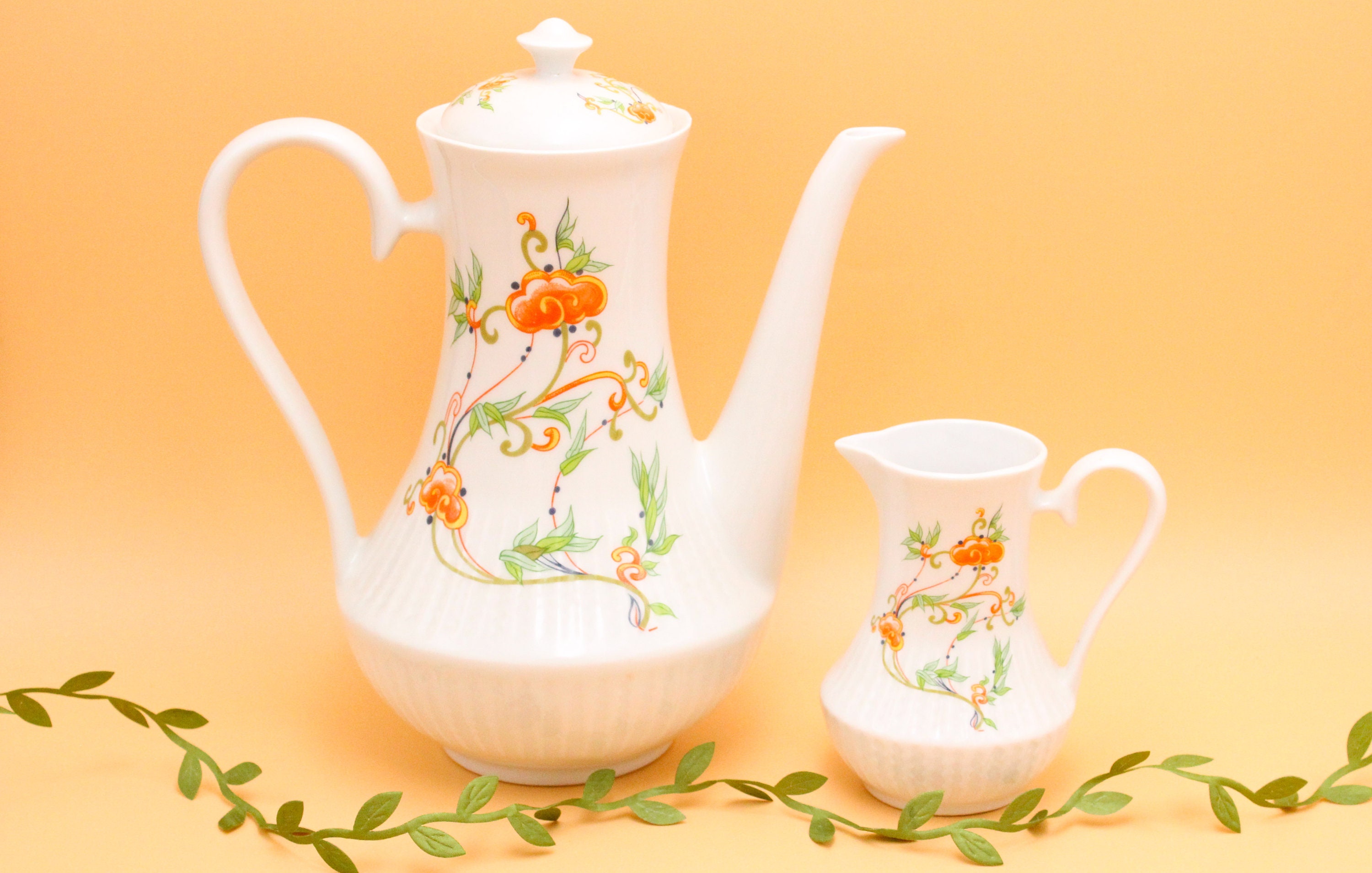 Cafetière et Crémier Vintage Décor Vert Orange Signé F D Chauvigny France