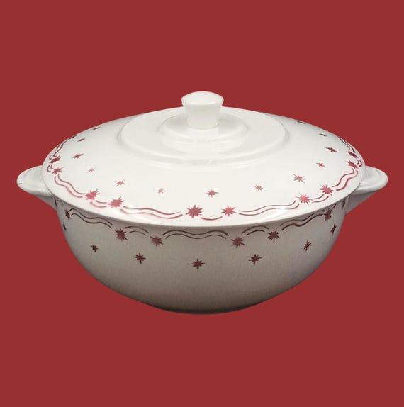 Porcelain soup tureen with vintage red star pattern, Céranord model STAR