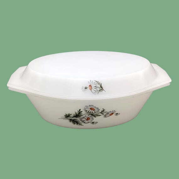New! Large ARCOPAL casserole dish with vintage daisy pattern, opaline, 1960s