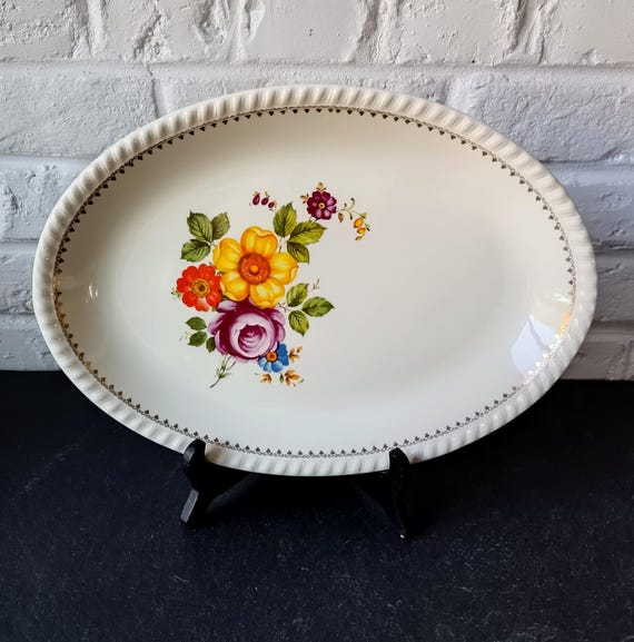 Antique oval dish from Keller et Guerin (K&G) Lunéville, France, flower bouquet motif