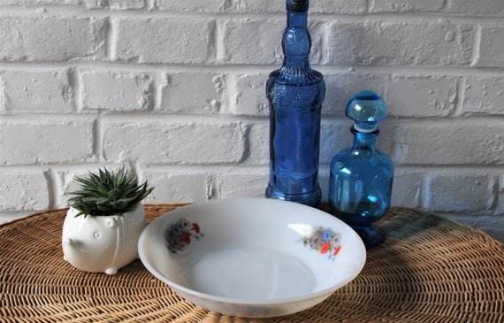 Large ARCOPAL deep dish with "Volubilis" floral pattern, 1970