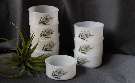 7 vintage arcopal RAMEQUINS narcissus pattern