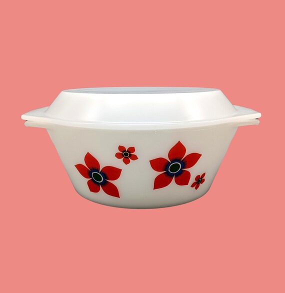 Medium ARCOPAL COCOTTE with lid, in tempered opal, red flower pattern, vintage French