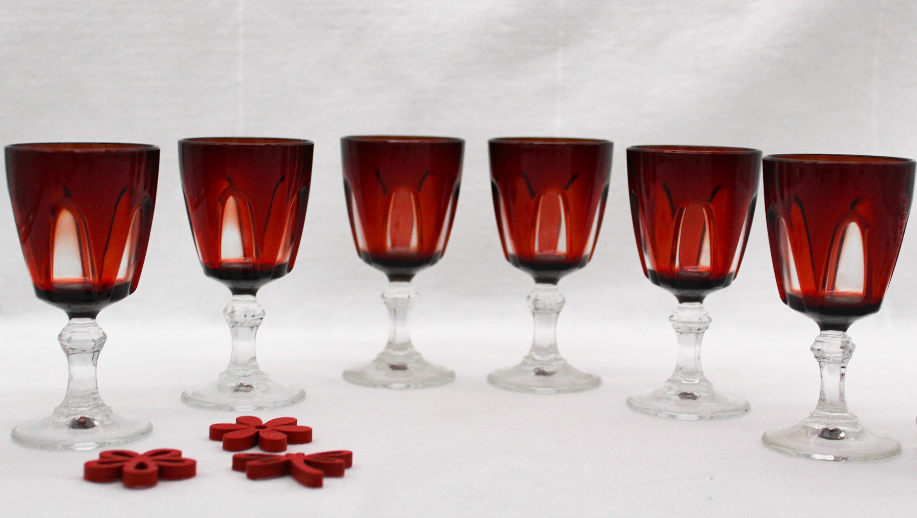 6 Verres à Liqueur sur Pied Rouge Rubis Vintage, Cristal d'arques Français