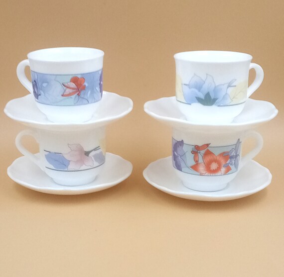 4 CUPS with SAUCERS in ARCOPAL milk glass 1980/90, retro, vintage, opaline