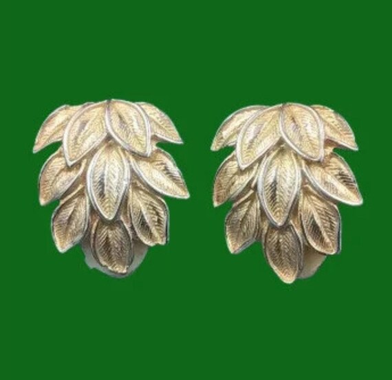 EAR CLIPS vintage clip made of gold metal, 80s leaves