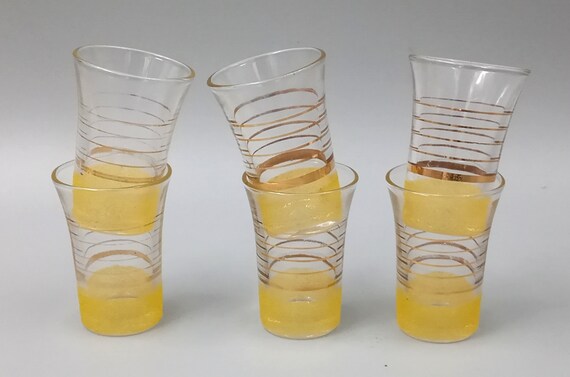 6 pretty liqueur glasses with a yellow frosted base, vintage France 1950s