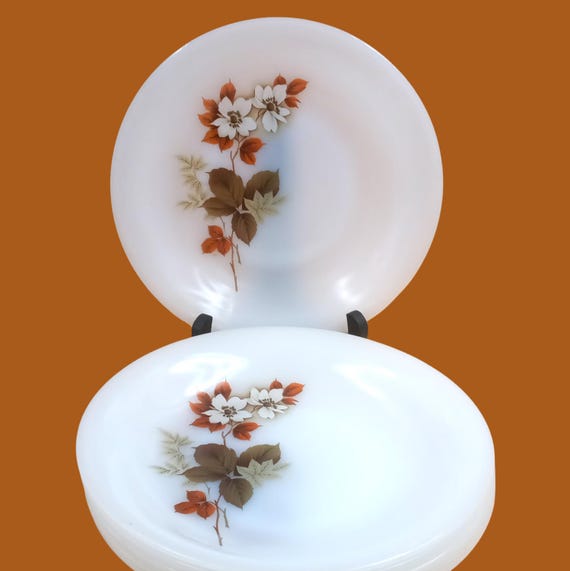 6 French opaline dessert PLATES luminarc avila pattern, 1960s, Christmas pink