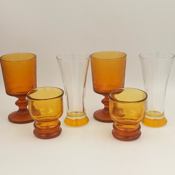 6 VERRES assortis vintage, mélange plateau apéritif, coloré jaune ambre vintage