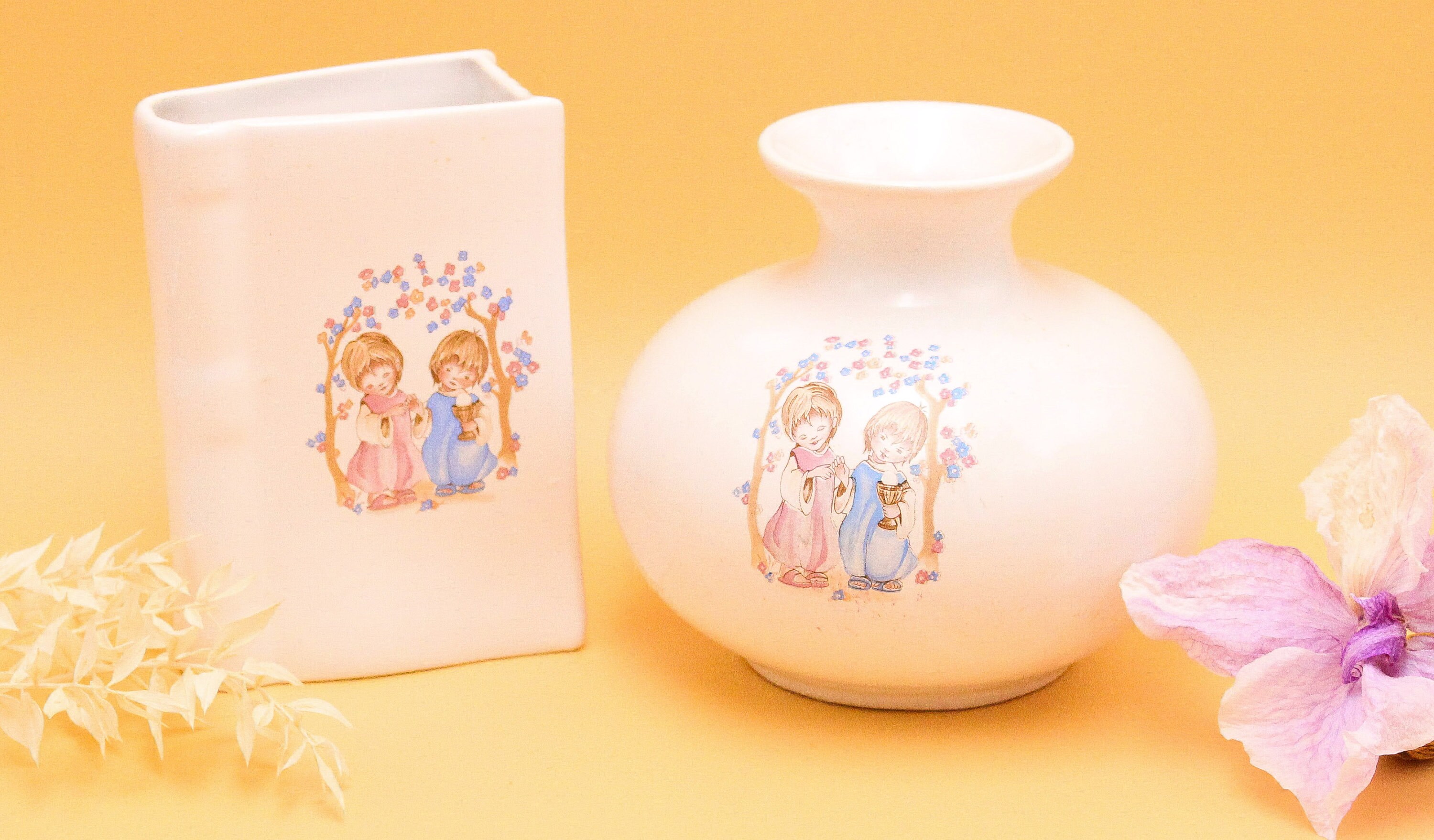 Duo de Vases Vintage, Céramique Blanche Garçon Fille Communion