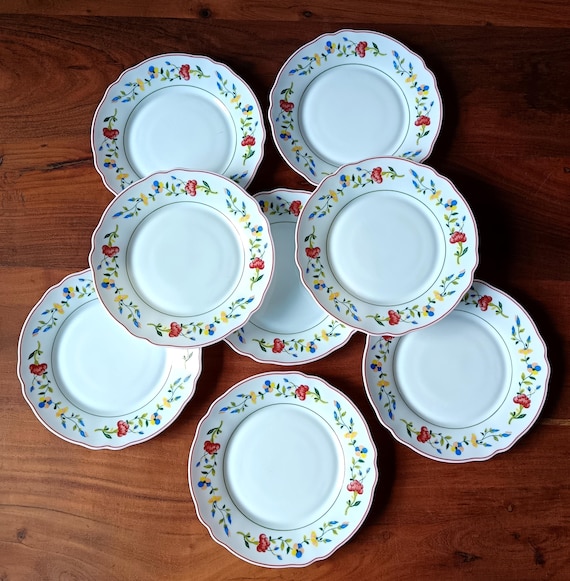 8 French opaline Arcopal flat plates with floral pattern