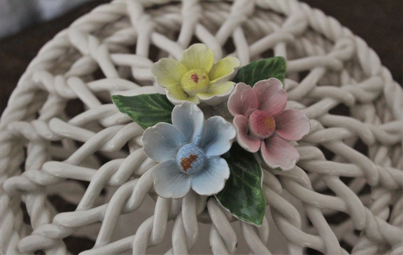 Woven porcelain pot with lid, vintage potpourri pot image 2
