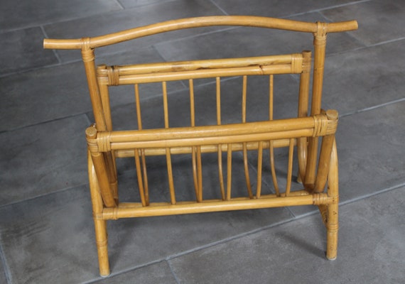 Vintage rattan magazine rack, bamboo magazine rack from the 70s.