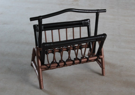 Beautiful MAGAZINE RACK redesigned in rattan, completely renovated, copper and black