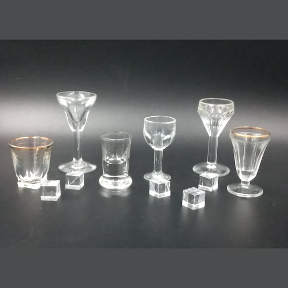 Set of 6 mismatched vintage liqueur glasses to give a modern touch to your table! (06)