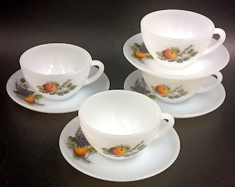 4 CUPS and SAUCERS in milk glass model "autumn fruits" ARCOPAL 1960, retro, vintage, opaline