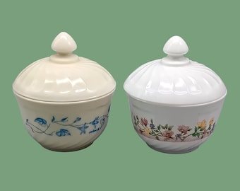 Arcopal sugar bowl, off-white, pink or blue floral decoration, vintage opaline glass