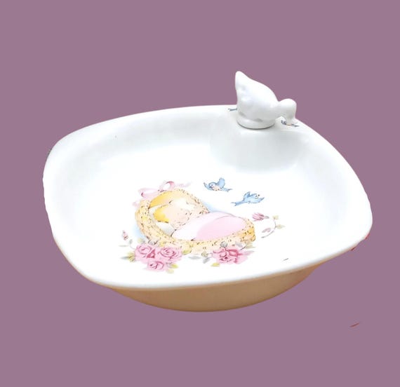 VINTAGE BABY WARMING PLATE in porcelain, little girl in her bassinet motif