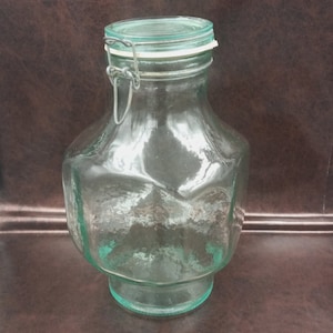 Großes grün getöntes Glasgefäß der Marke HERMETIC, hergestellt in Italien