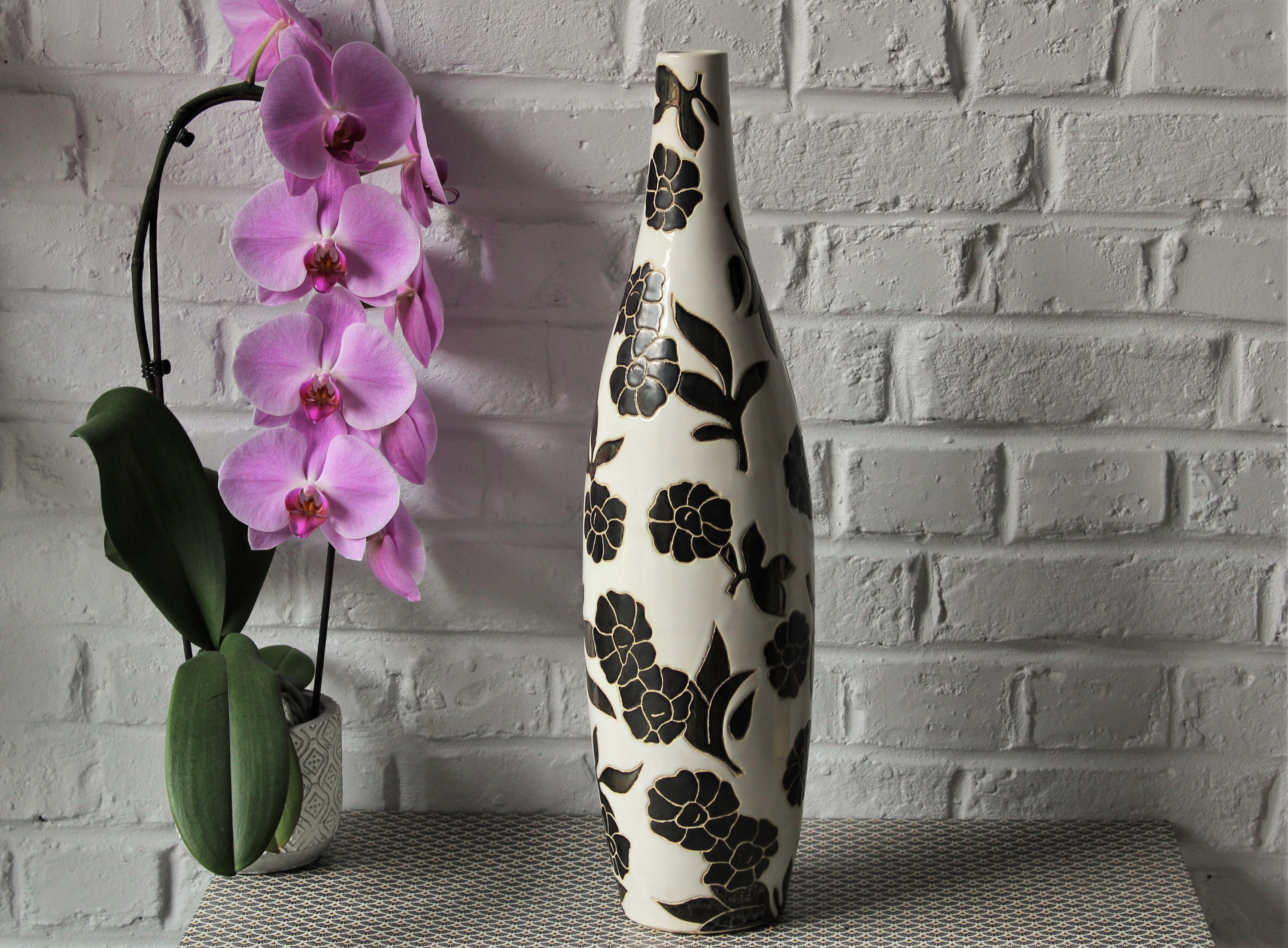 Grand Vase Haut en Céramique, Glaçure Beige et Motifs Fleurs Noires, Années 2000